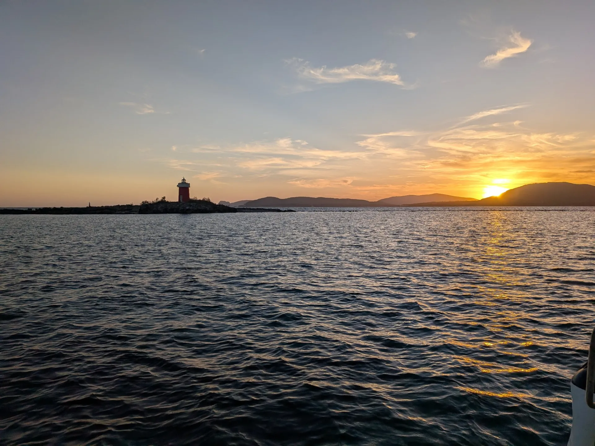 tramonto ad alghero in barca a vela